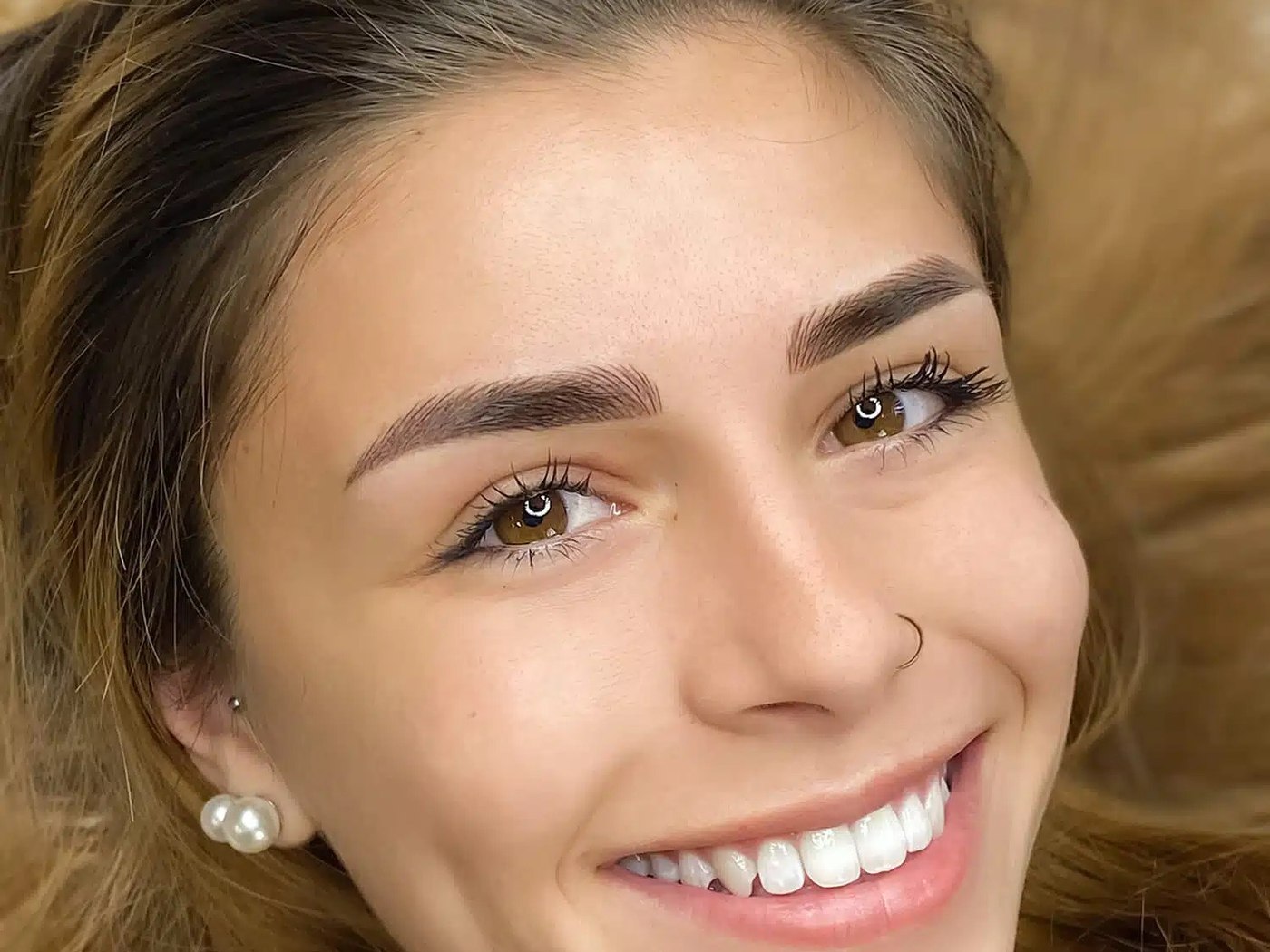 Sopracciglia definite con il microblading a Roma
